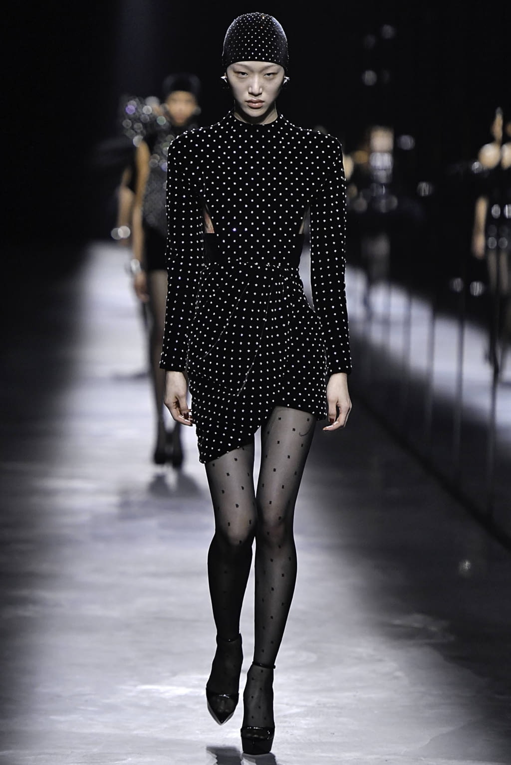 Fashion Week Paris Fall/Winter 2019 look 28 from the Saint Laurent collection 女装