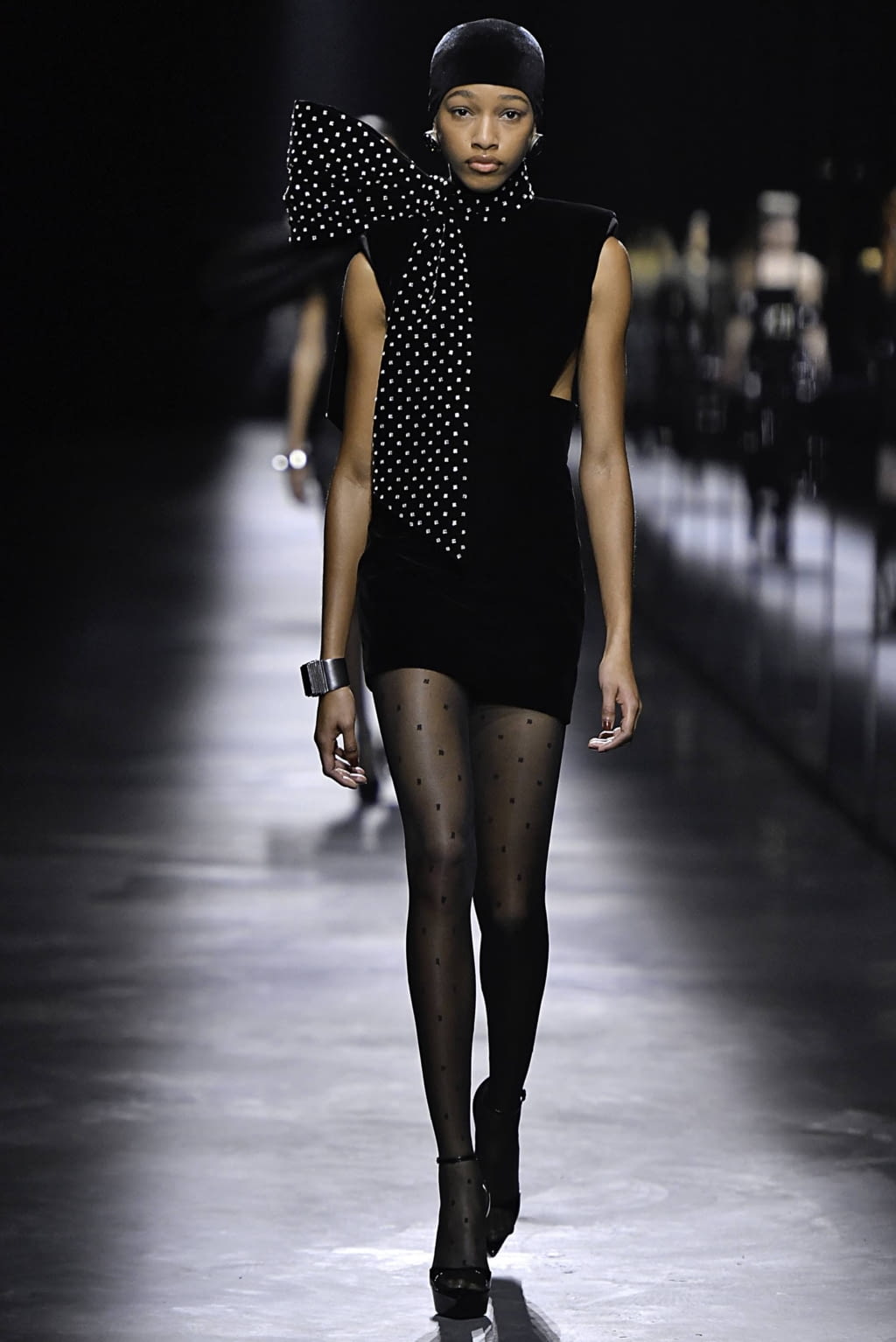 Fashion Week Paris Fall/Winter 2019 look 29 from the Saint Laurent collection womenswear