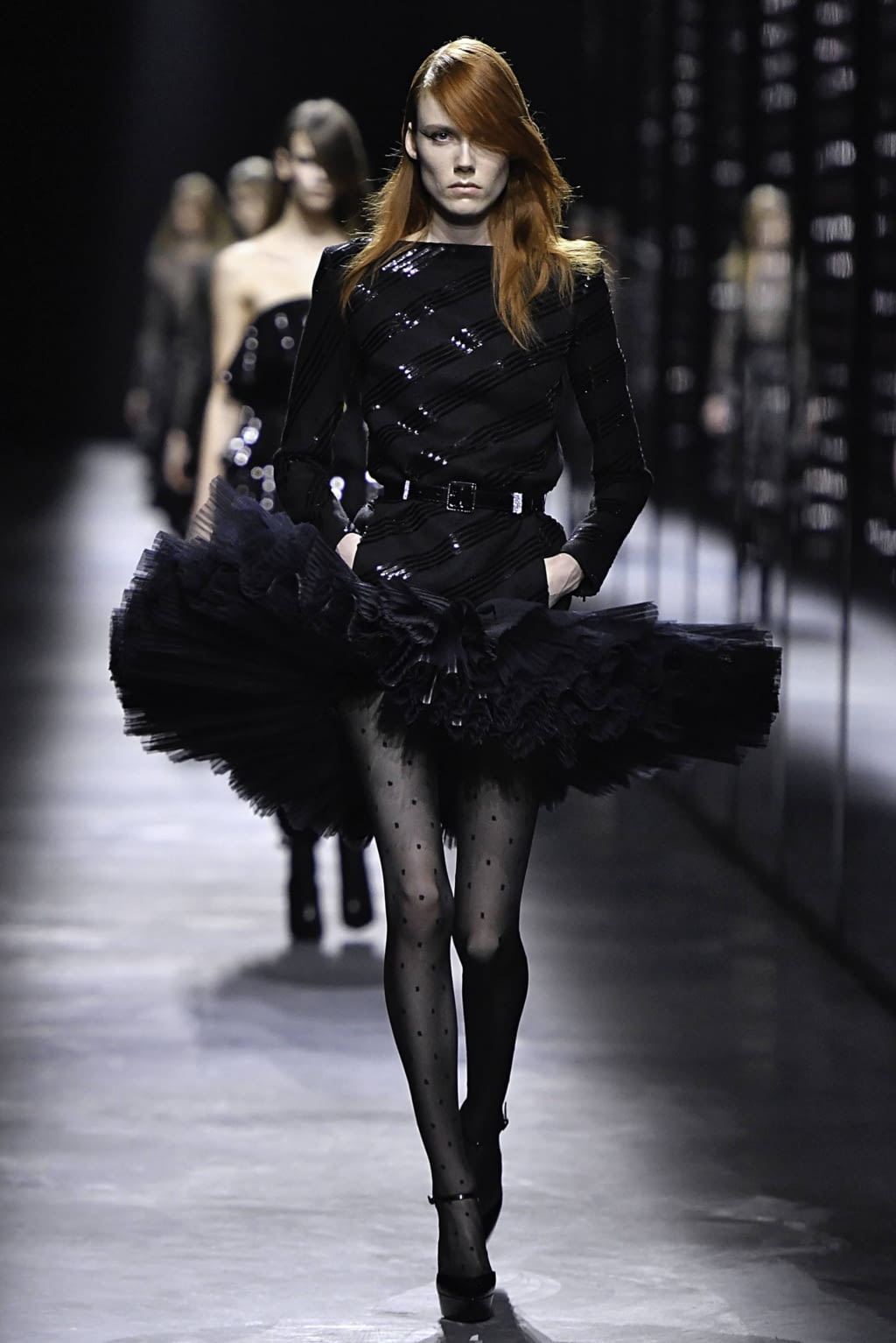 Fashion Week Paris Fall/Winter 2019 look 31 from the Saint Laurent collection 女装