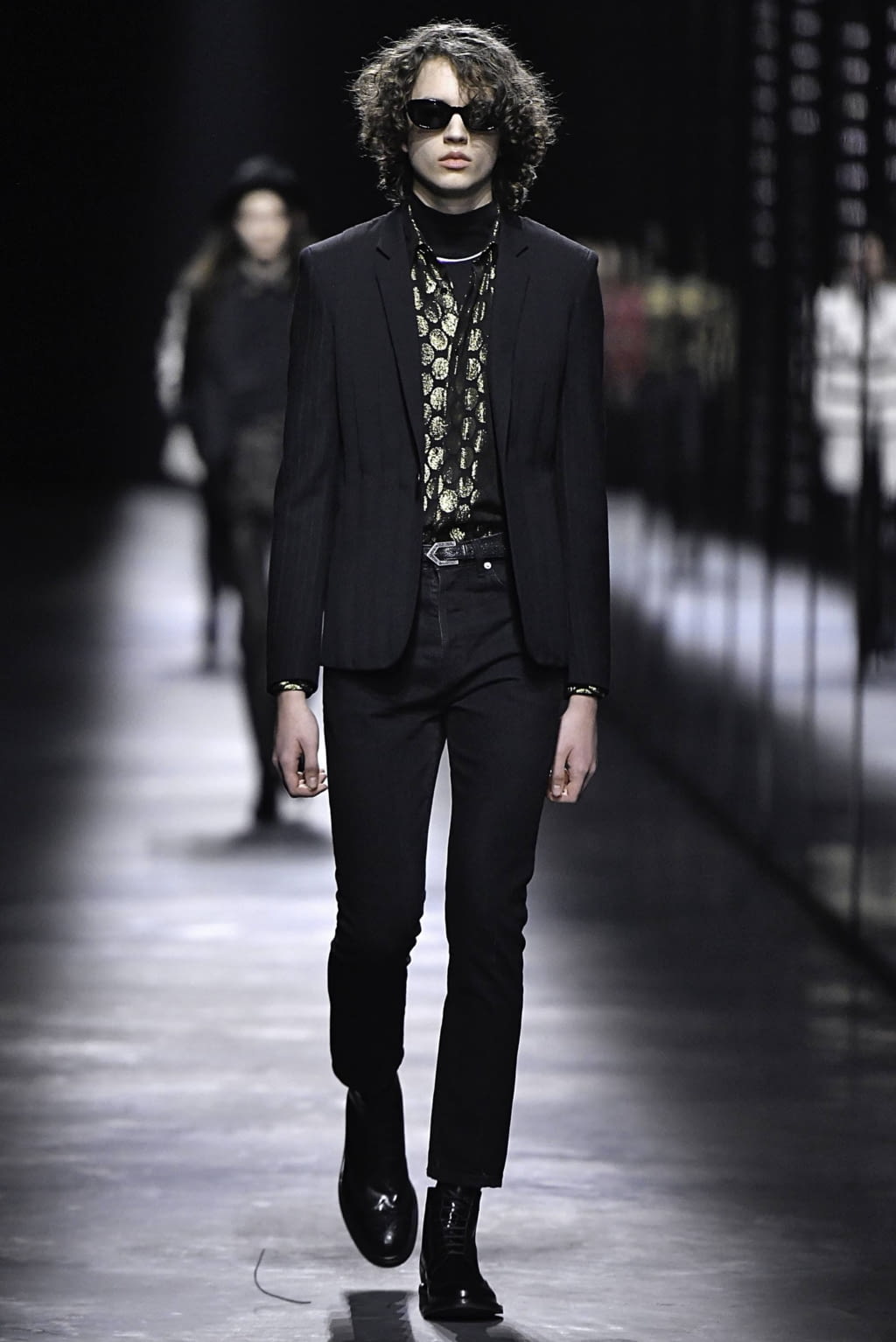 Fashion Week Paris Fall/Winter 2019 look 54 from the Saint Laurent collection 女装