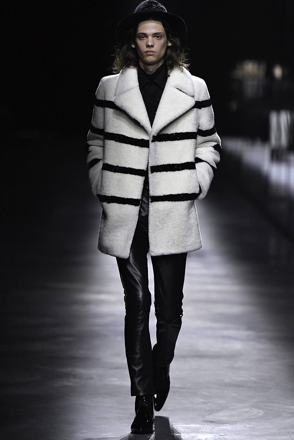 Fashion Week Paris Fall/Winter 2019 look 56 from the Saint Laurent collection womenswear