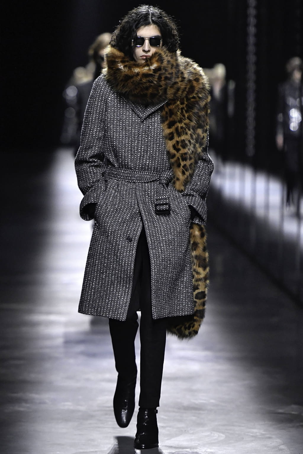 Fashion Week Paris Fall/Winter 2019 look 62 from the Saint Laurent collection womenswear