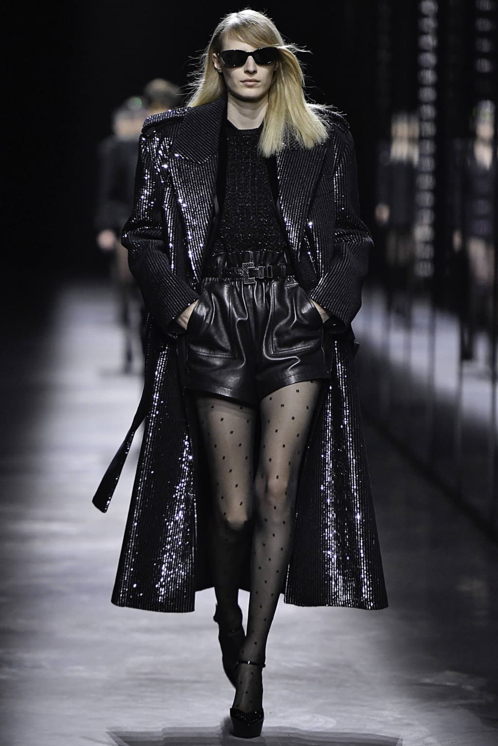 Fashion Week Paris Fall/Winter 2019 look 66 from the Saint Laurent collection 女装
