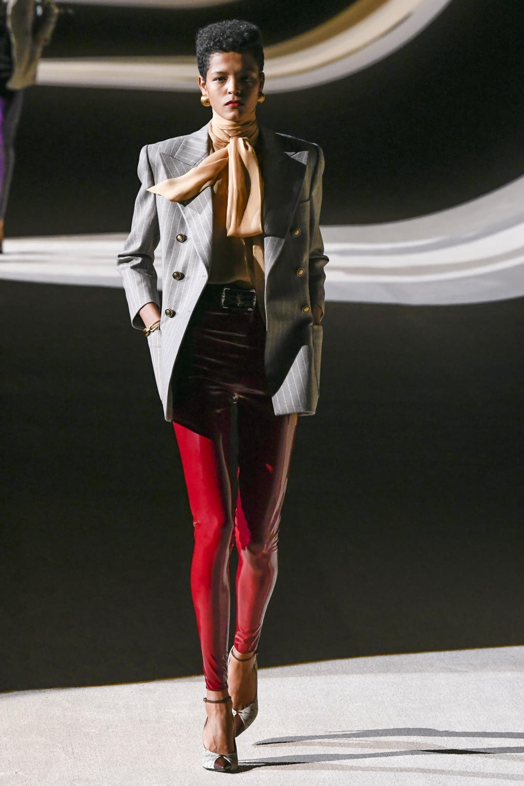 Fashion Week Paris Fall/Winter 2020 look 12 de la collection Saint Laurent womenswear