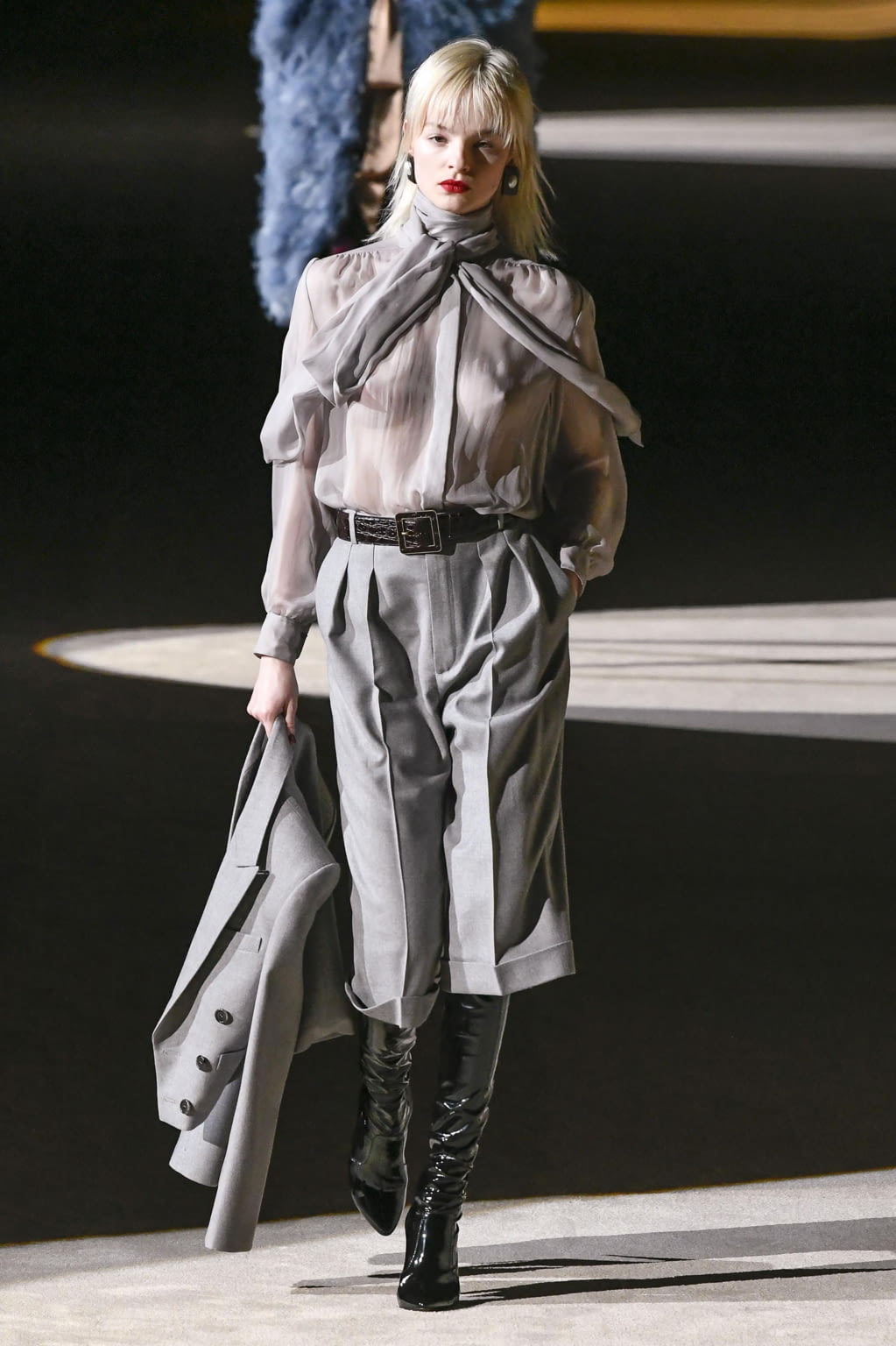 Fashion Week Paris Fall/Winter 2020 look 16 de la collection Saint Laurent womenswear