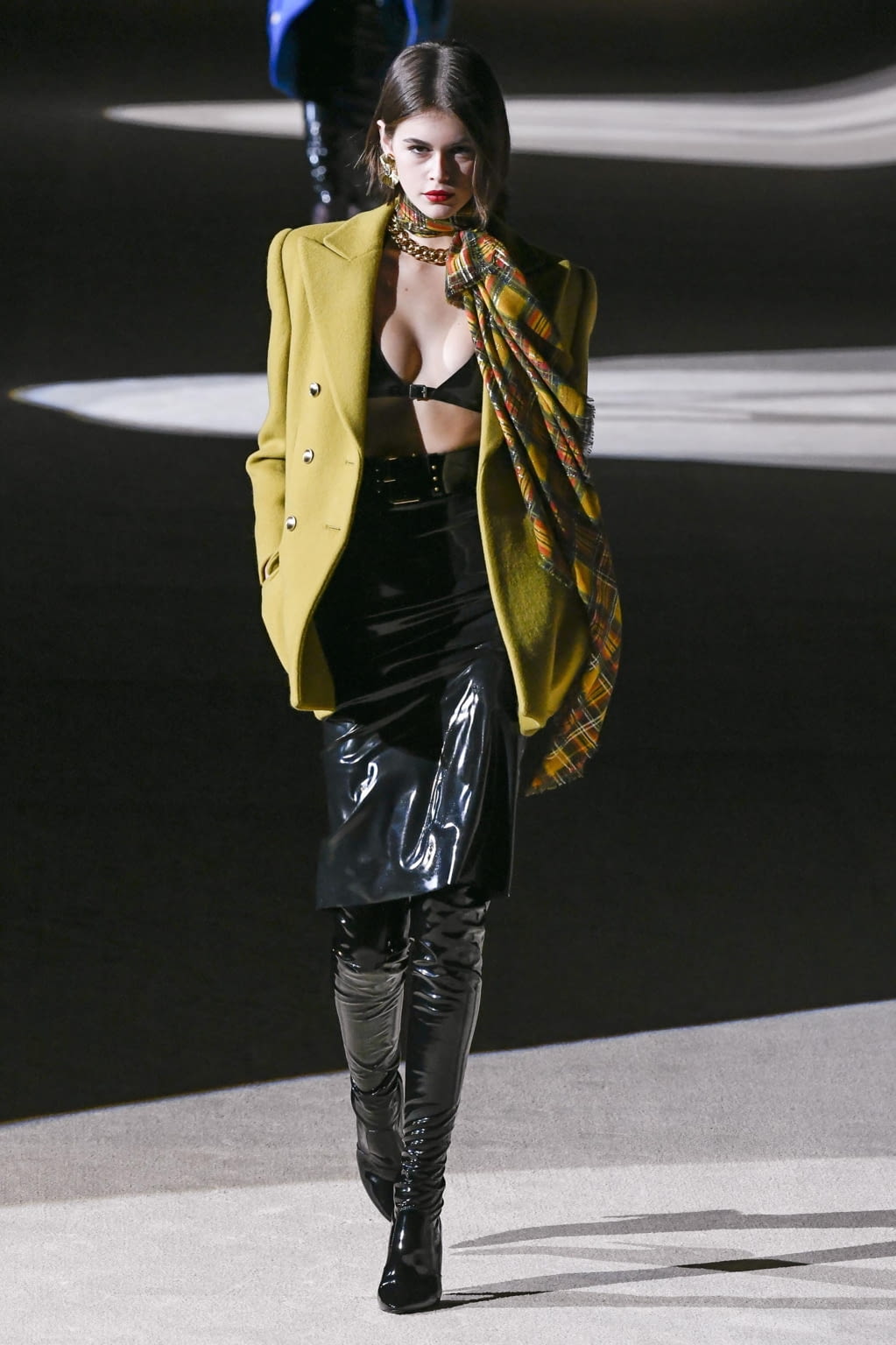 Fashion Week Paris Fall/Winter 2020 look 27 from the Saint Laurent collection womenswear