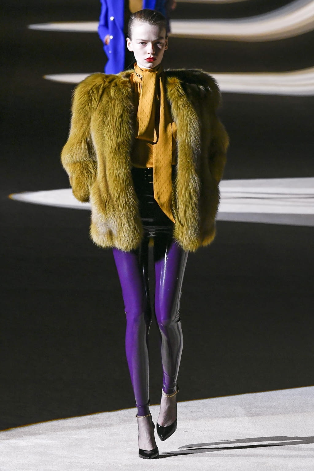Fashion Week Paris Fall/Winter 2020 look 32 from the Saint Laurent collection 女装