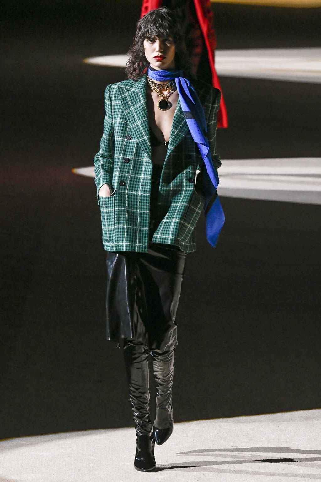 Fashion Week Paris Fall/Winter 2020 look 38 from the Saint Laurent collection 女装
