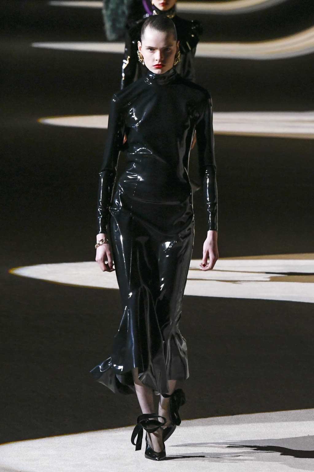 Fashion Week Paris Fall/Winter 2020 look 41 from the Saint Laurent collection 女装