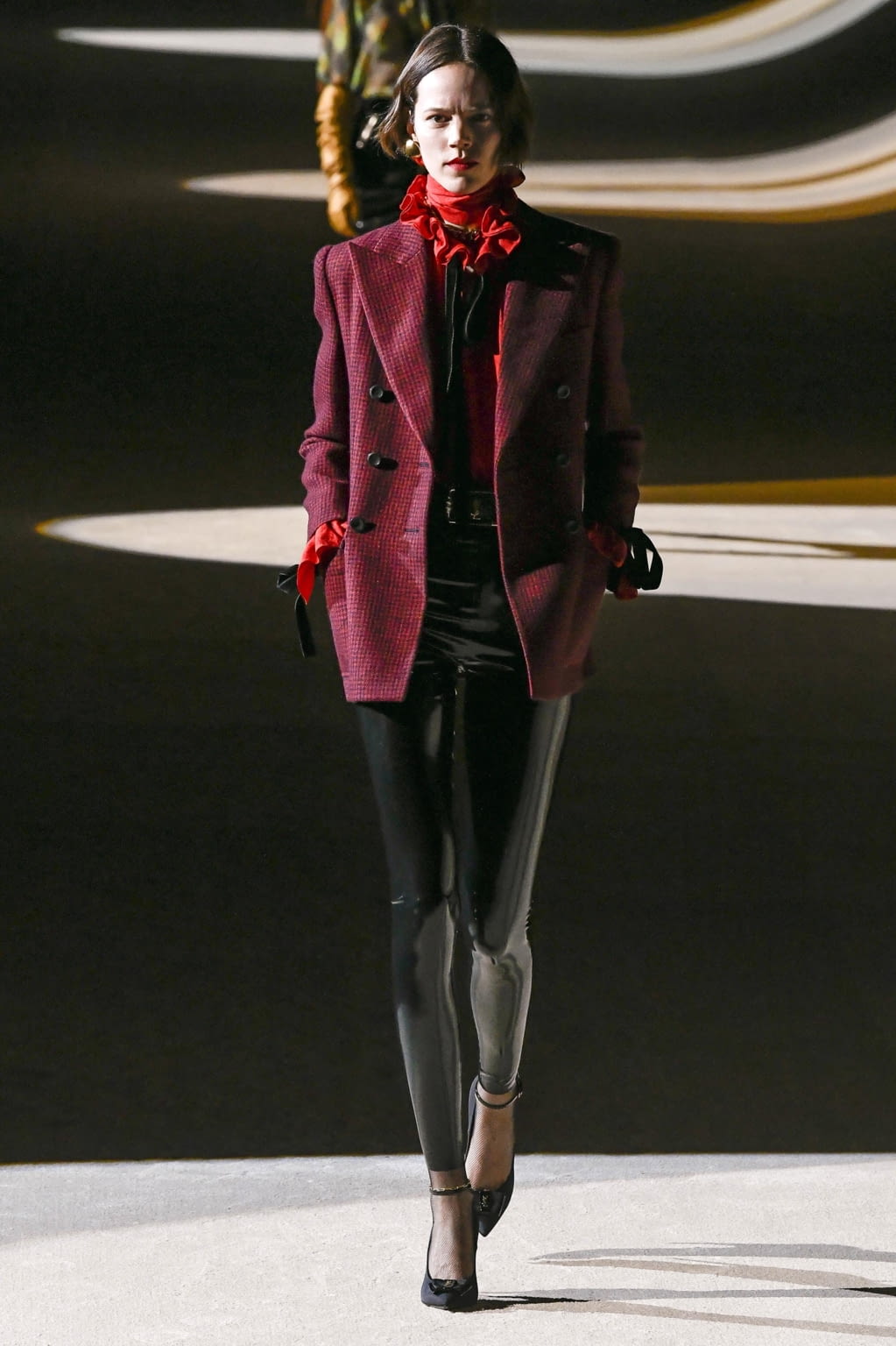 Fashion Week Paris Fall/Winter 2020 look 49 from the Saint Laurent collection 女装