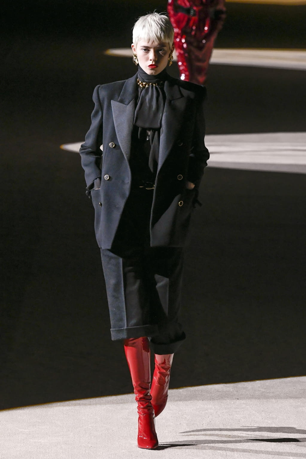 Fashion Week Paris Fall/Winter 2020 look 54 from the Saint Laurent collection 女装