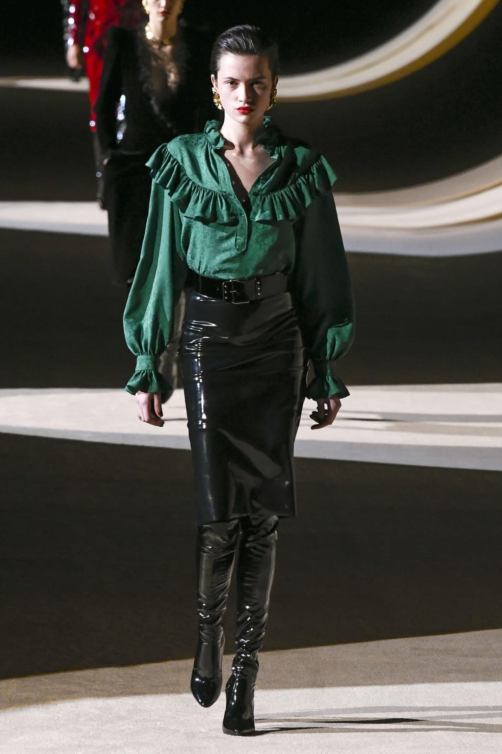 Fashion Week Paris Fall/Winter 2020 look 63 from the Saint Laurent collection 女装