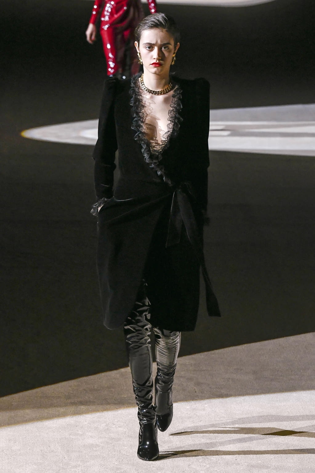 Fashion Week Paris Fall/Winter 2020 look 64 from the Saint Laurent collection 女装