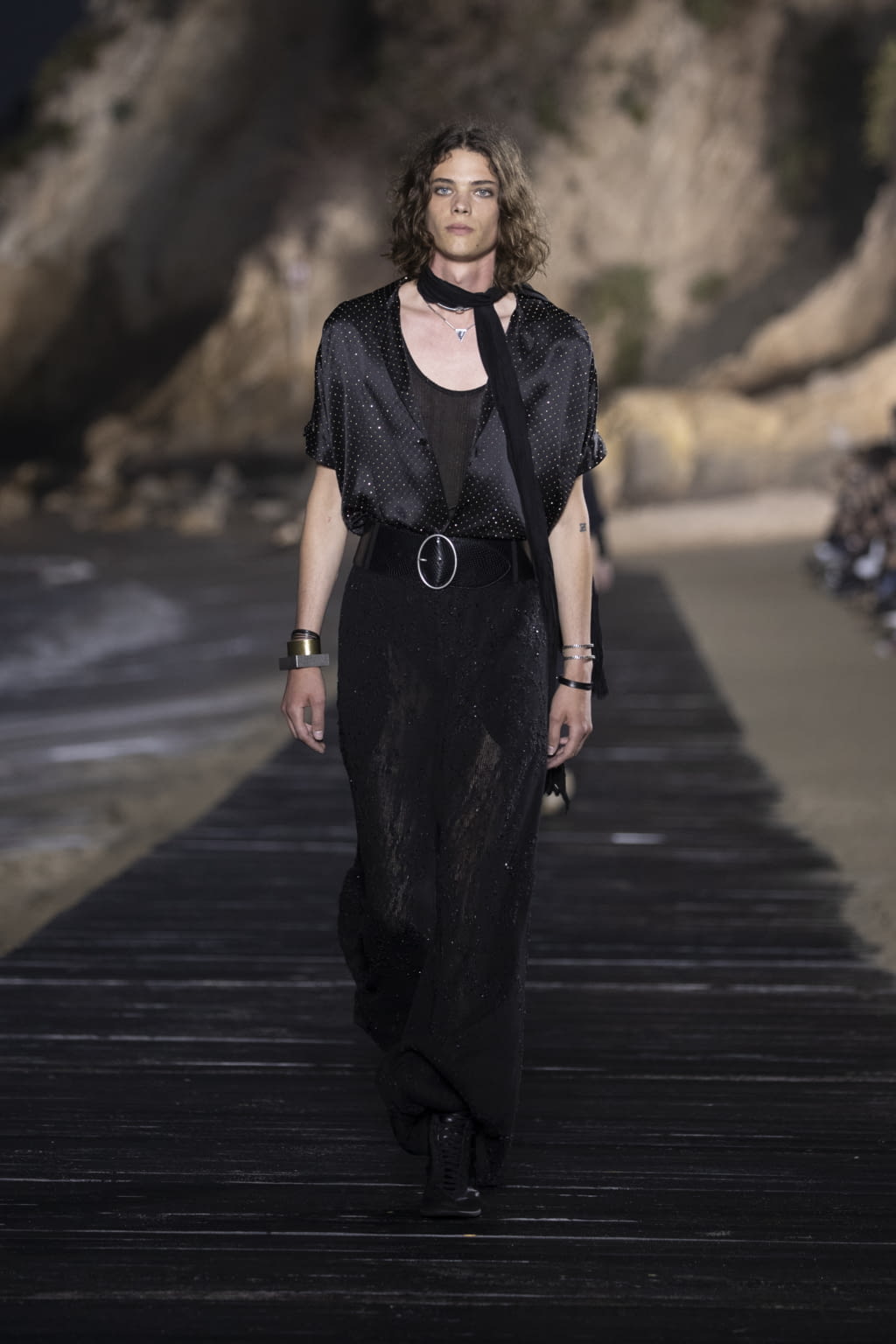 Fashion Week Paris Spring/Summer 2020 look 1 from the Saint Laurent collection 男装