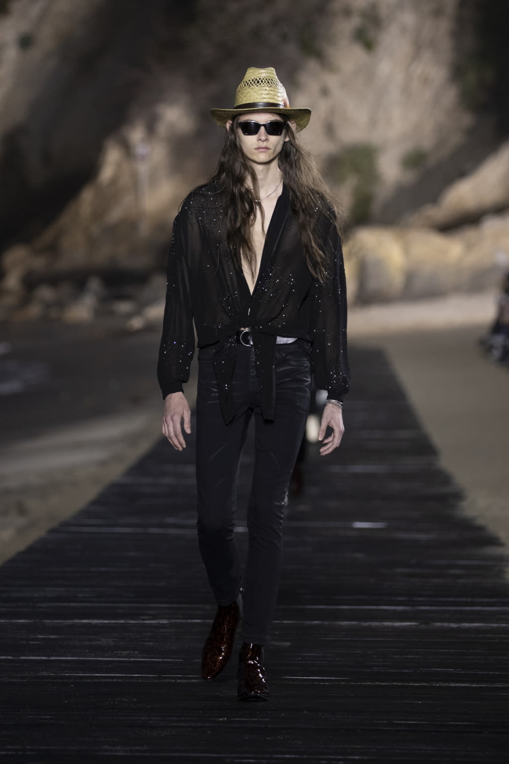 Fashion Week Paris Spring/Summer 2020 look 3 from the Saint Laurent collection 男装