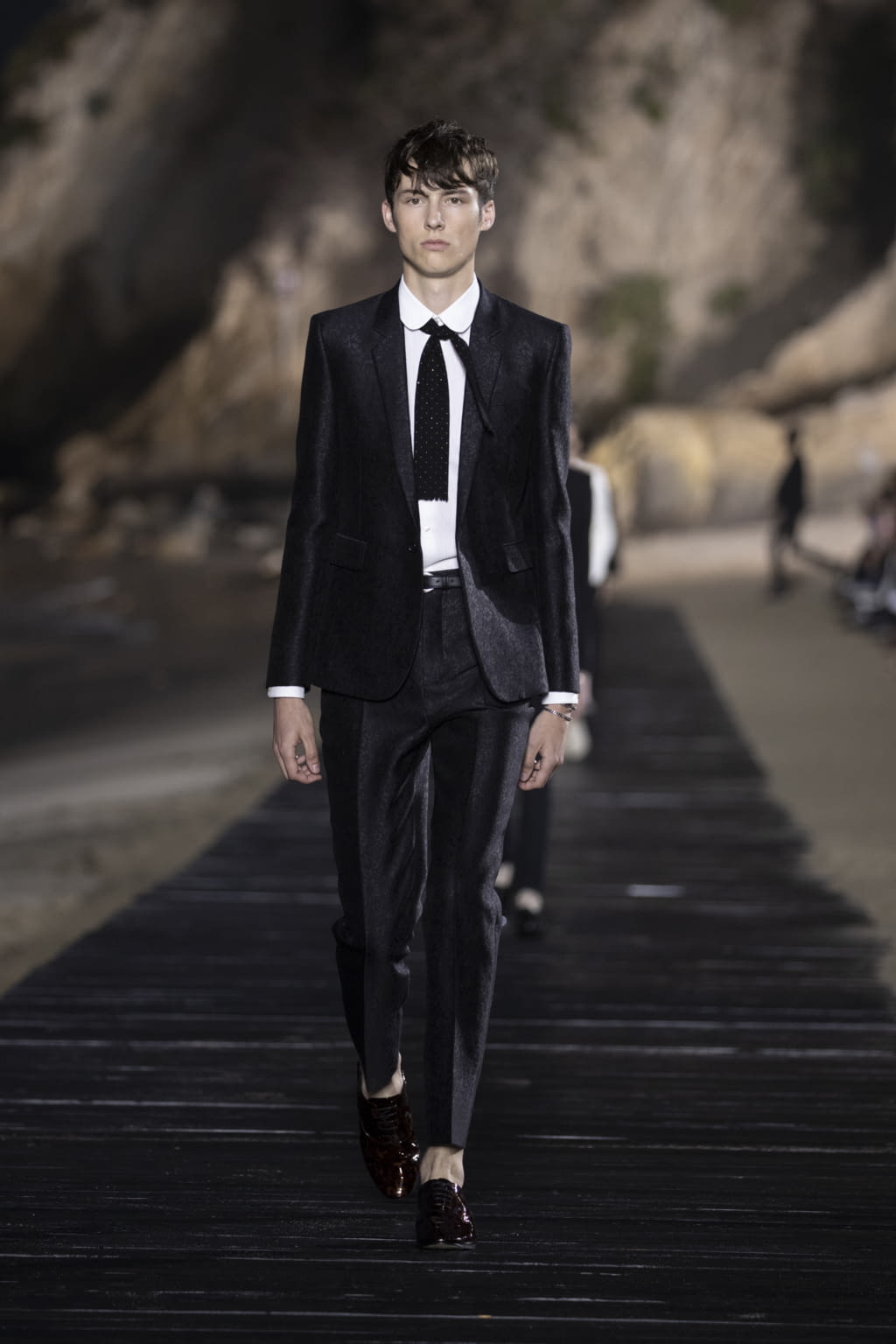 Fashion Week Paris Spring/Summer 2020 look 7 from the Saint Laurent collection 男装