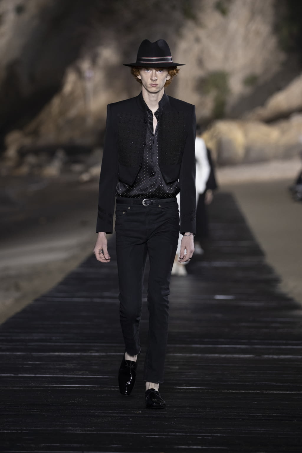 Fashion Week Paris Spring/Summer 2020 look 8 from the Saint Laurent collection 男装