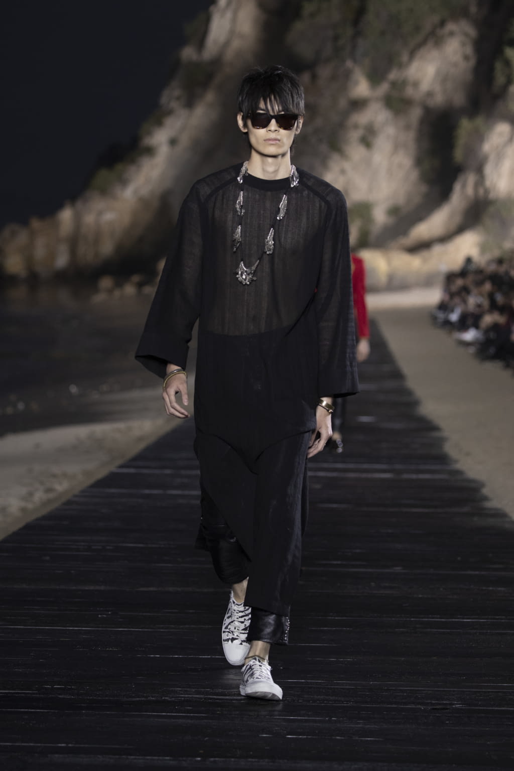 Fashion Week Paris Spring/Summer 2020 look 10 from the Saint Laurent collection 男装