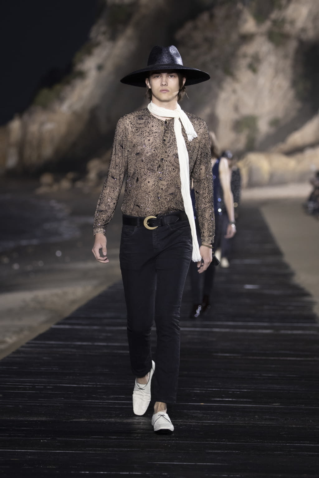 Fashion Week Paris Spring/Summer 2020 look 21 from the Saint Laurent collection menswear