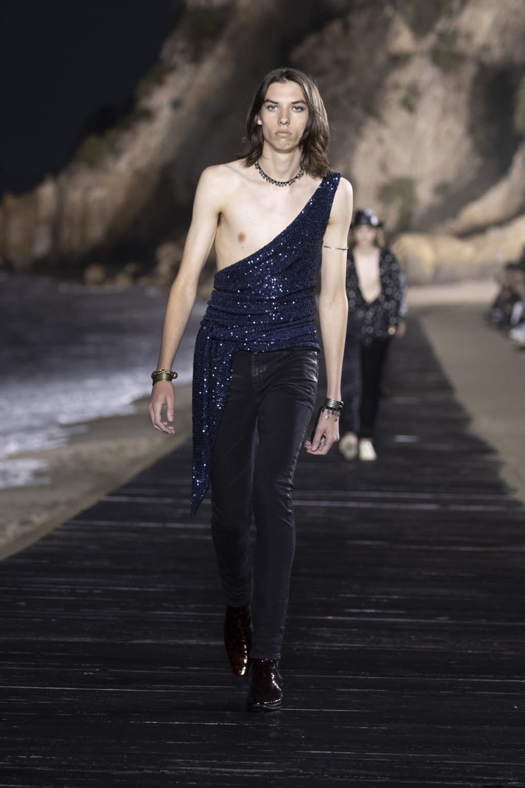 Fashion Week Paris Spring/Summer 2020 look 23 from the Saint Laurent collection 男装