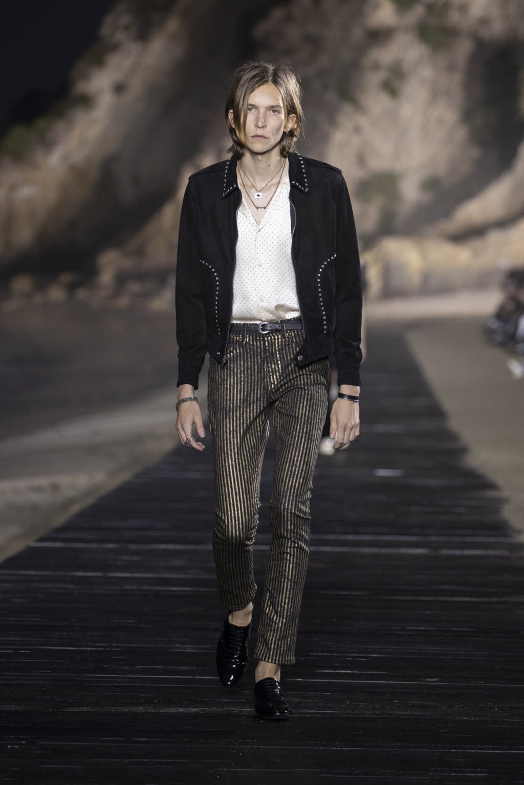 Fashion Week Paris Spring/Summer 2020 look 25 from the Saint Laurent collection 男装