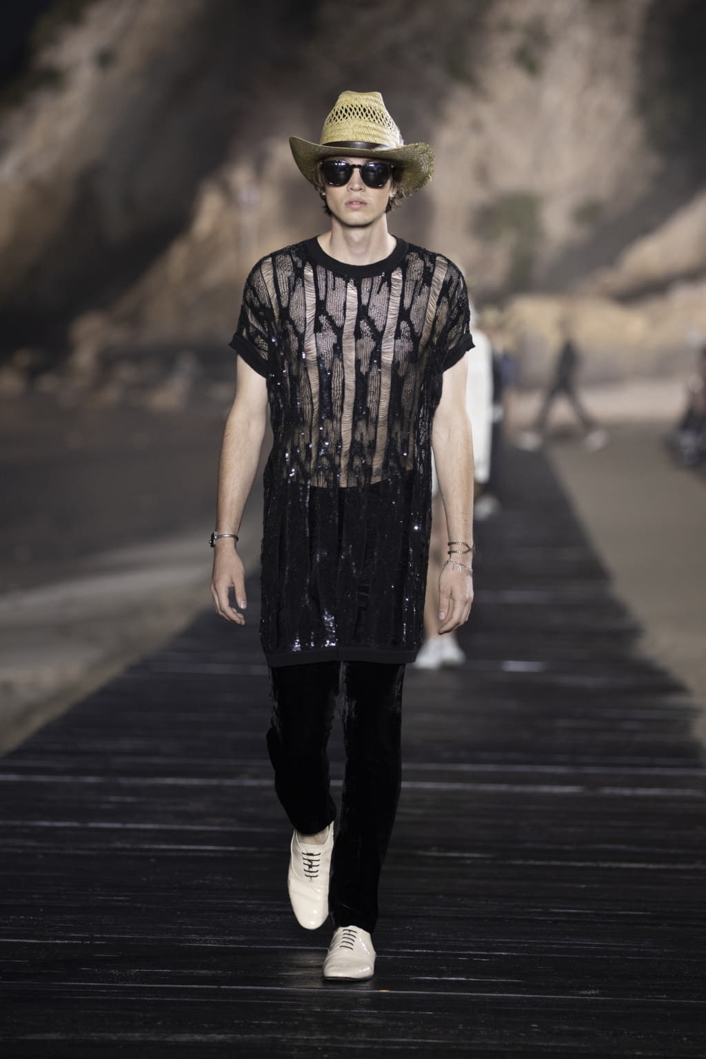 Fashion Week Paris Spring/Summer 2020 look 26 from the Saint Laurent collection 男装