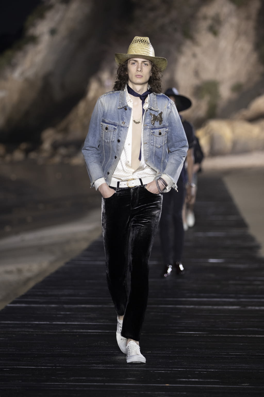 Fashion Week Paris Spring/Summer 2020 look 38 from the Saint Laurent collection 男装