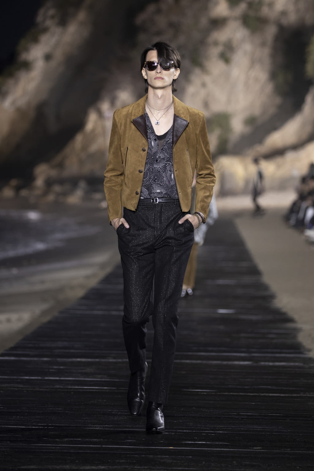 Fashion Week Paris Spring/Summer 2020 look 44 from the Saint Laurent collection 男装