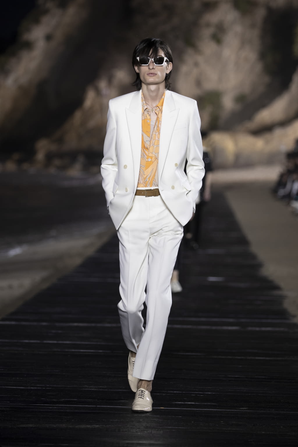 Fashion Week Paris Spring/Summer 2020 look 48 from the Saint Laurent collection 男装