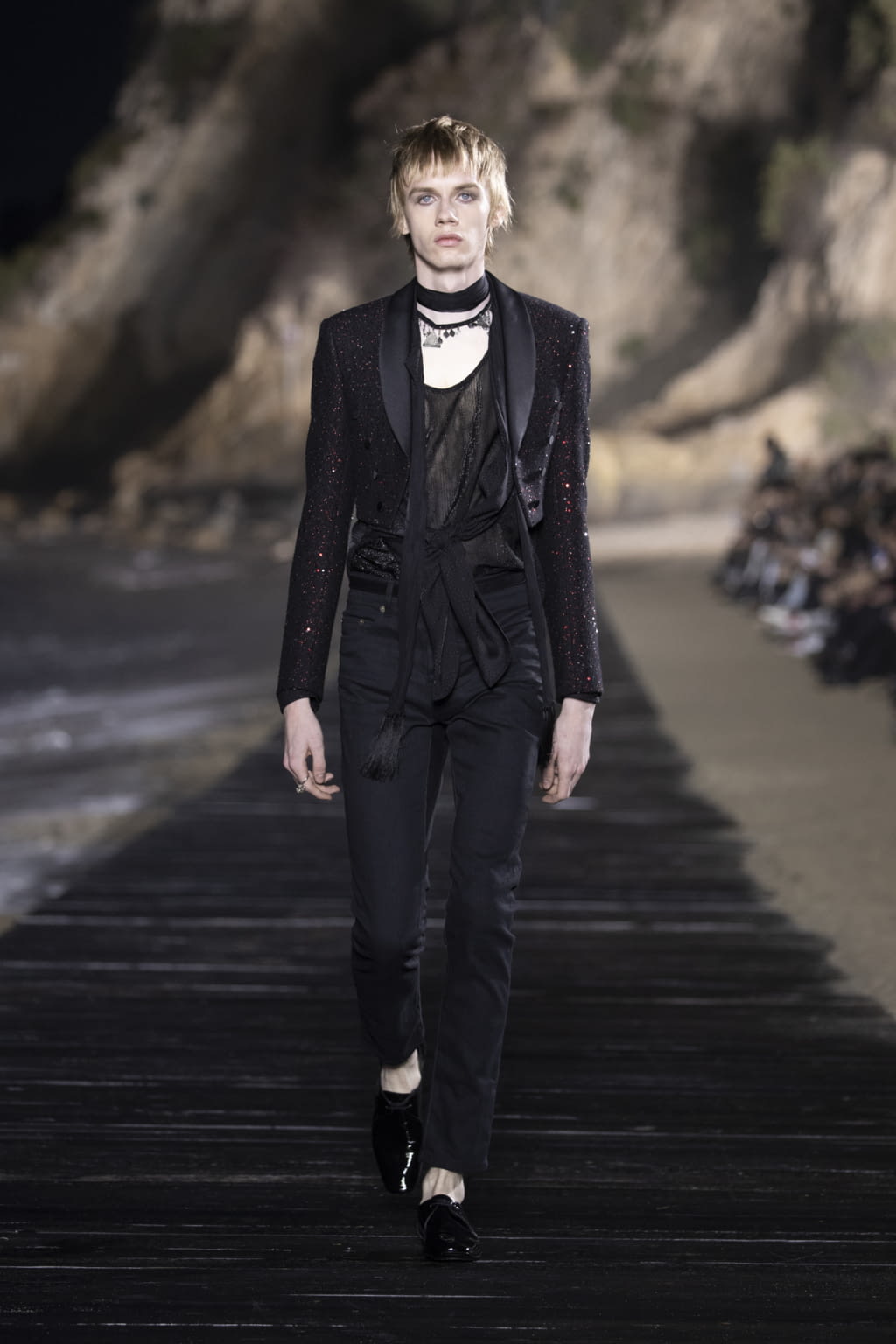 Fashion Week Paris Spring/Summer 2020 look 55 from the Saint Laurent collection 男装