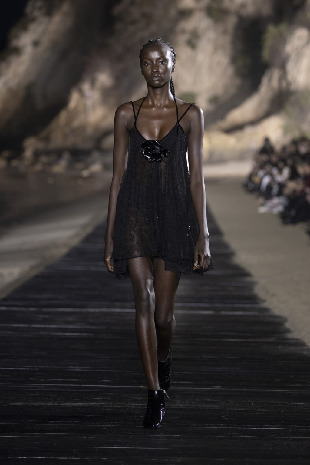 Fashion Week Paris Spring/Summer 2020 look 60 de la collection Saint Laurent menswear