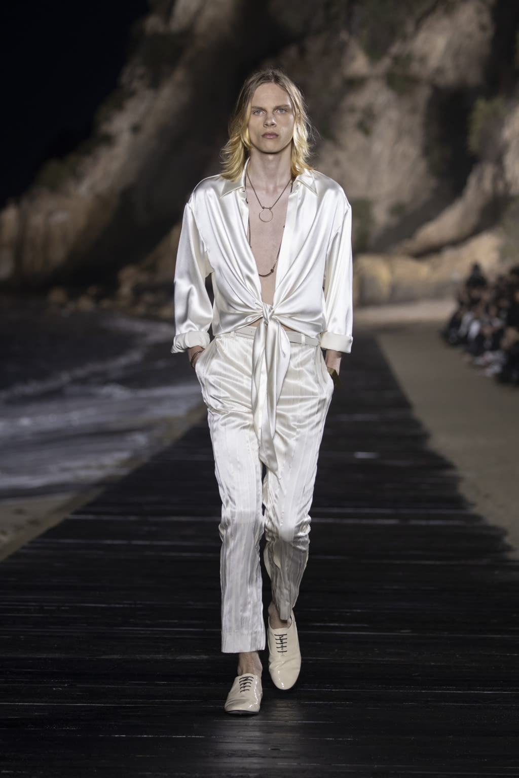 Fashion Week Paris Spring/Summer 2020 look 62 de la collection Saint Laurent menswear