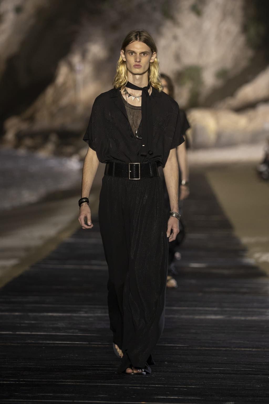 Fashion Week Paris Spring/Summer 2020 look 73 from the Saint Laurent collection 男装