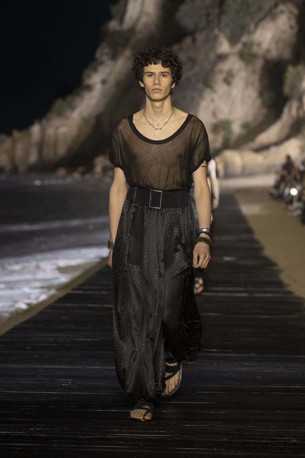 Fashion Week Paris Spring/Summer 2020 look 75 from the Saint Laurent collection 男装