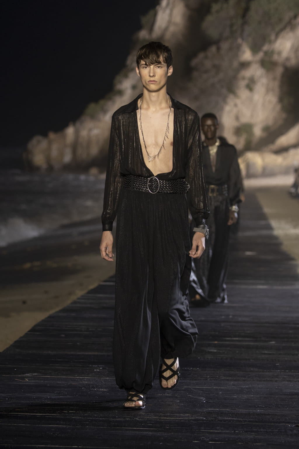 Fashion Week Paris Spring/Summer 2020 look 79 from the Saint Laurent collection 男装