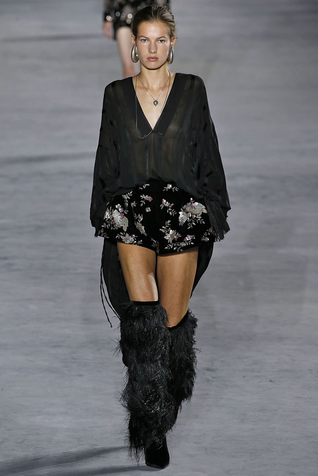 Fashion Week Paris Spring/Summer 2018 look 15 from the Saint Laurent collection womenswear