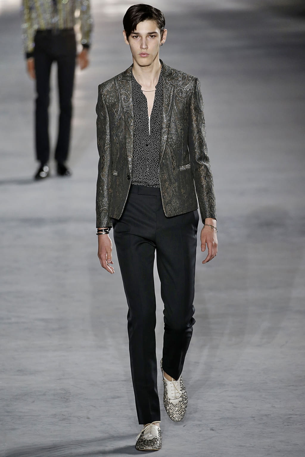 Fashion Week Paris Spring/Summer 2018 look 26 from the Saint Laurent collection womenswear