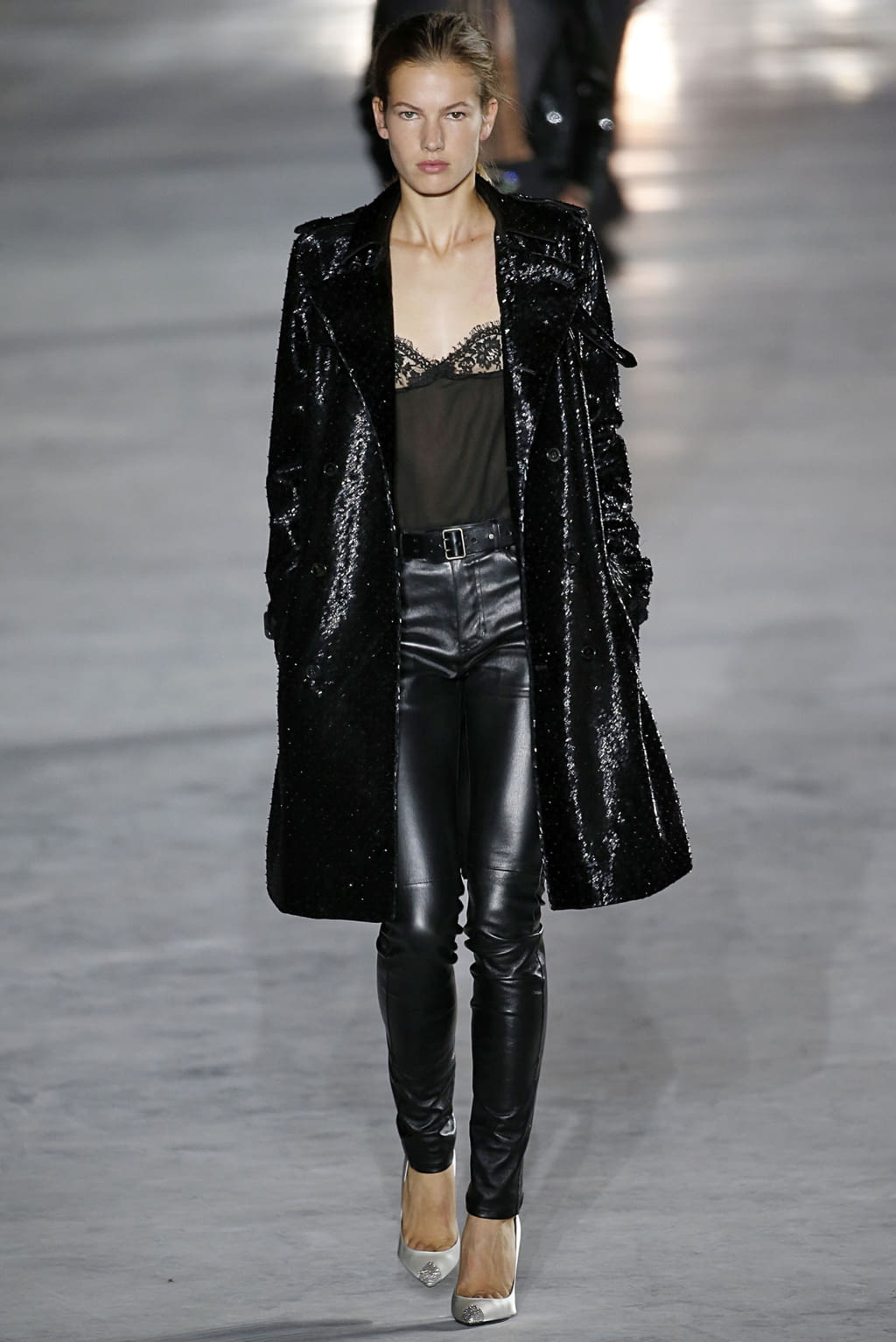 Fashion Week Paris Spring/Summer 2018 look 79 from the Saint Laurent collection womenswear