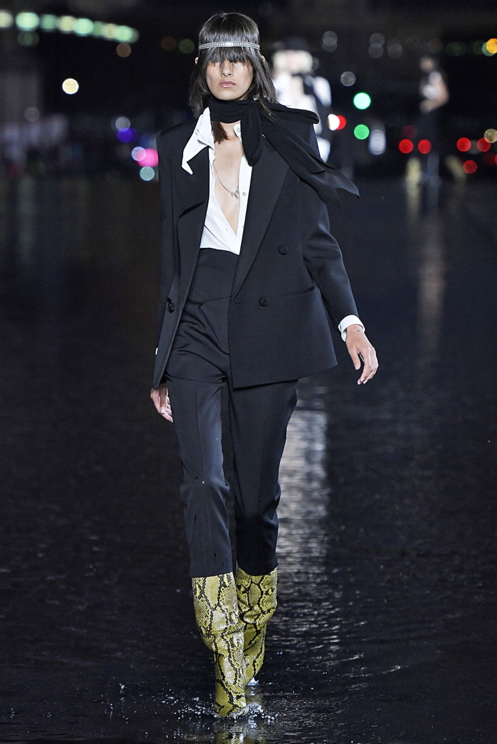 Fashion Week Paris Spring/Summer 2019 look 1 from the Saint Laurent collection 女装