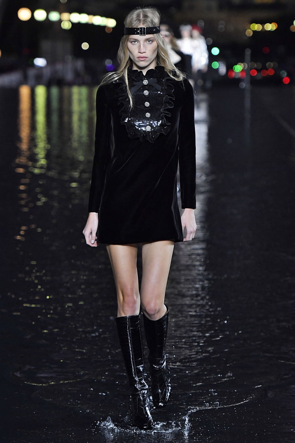 Fashion Week Paris Spring/Summer 2019 look 8 from the Saint Laurent collection womenswear