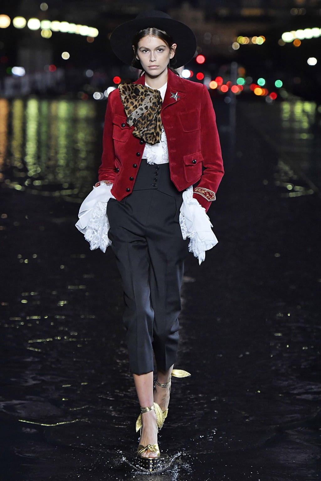 Fashion Week Paris Spring/Summer 2019 look 14 from the Saint Laurent collection womenswear
