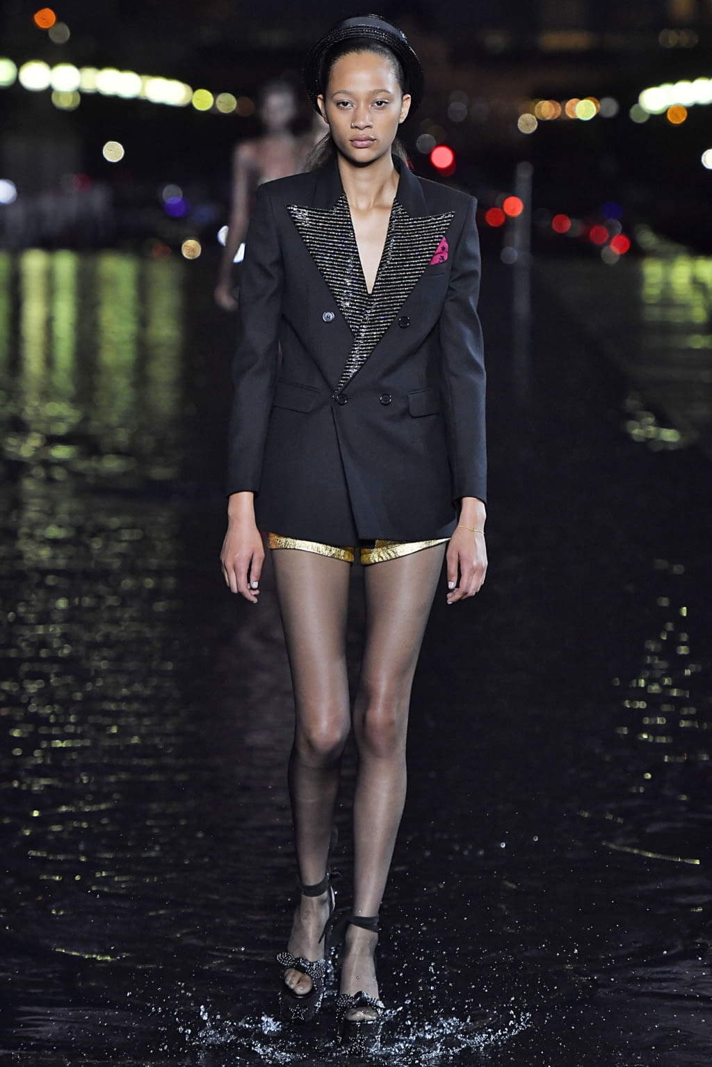 Fashion Week Paris Spring/Summer 2019 look 29 from the Saint Laurent collection 女装