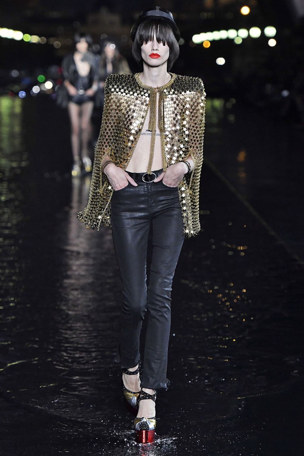 Fashion Week Paris Spring/Summer 2019 look 37 from the Saint Laurent collection 女装
