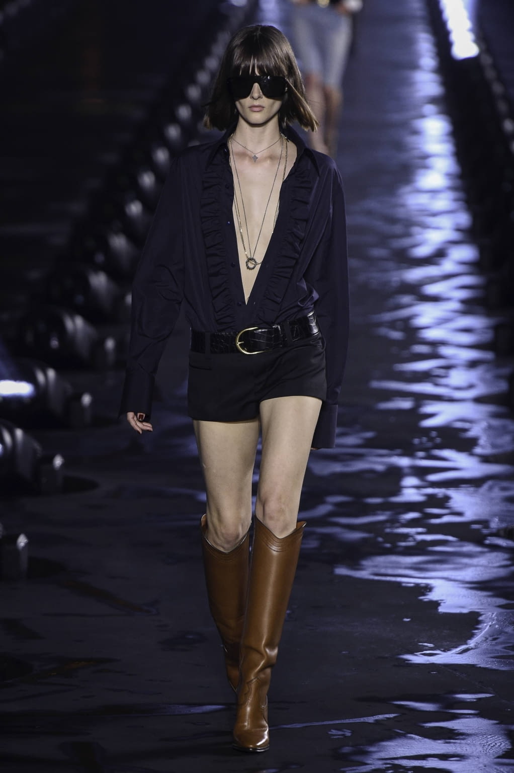 Fashion Week Paris Spring/Summer 2020 look 2 from the Saint Laurent collection 女装