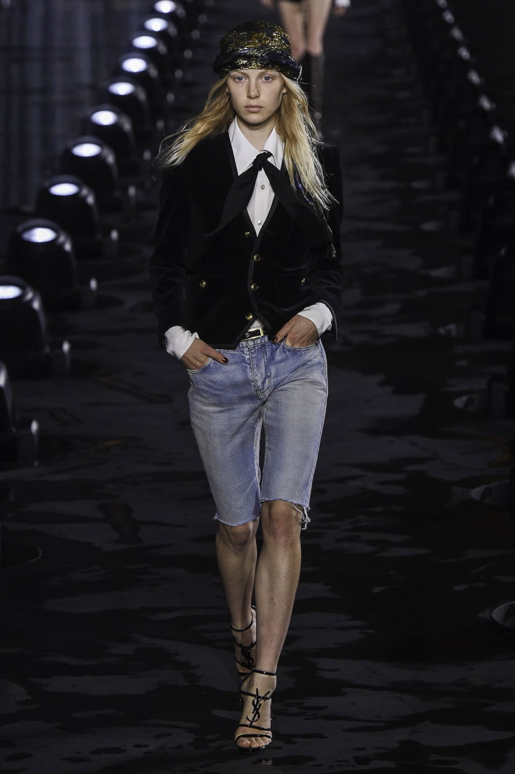 Fashion Week Paris Spring/Summer 2020 look 3 from the Saint Laurent collection 女装