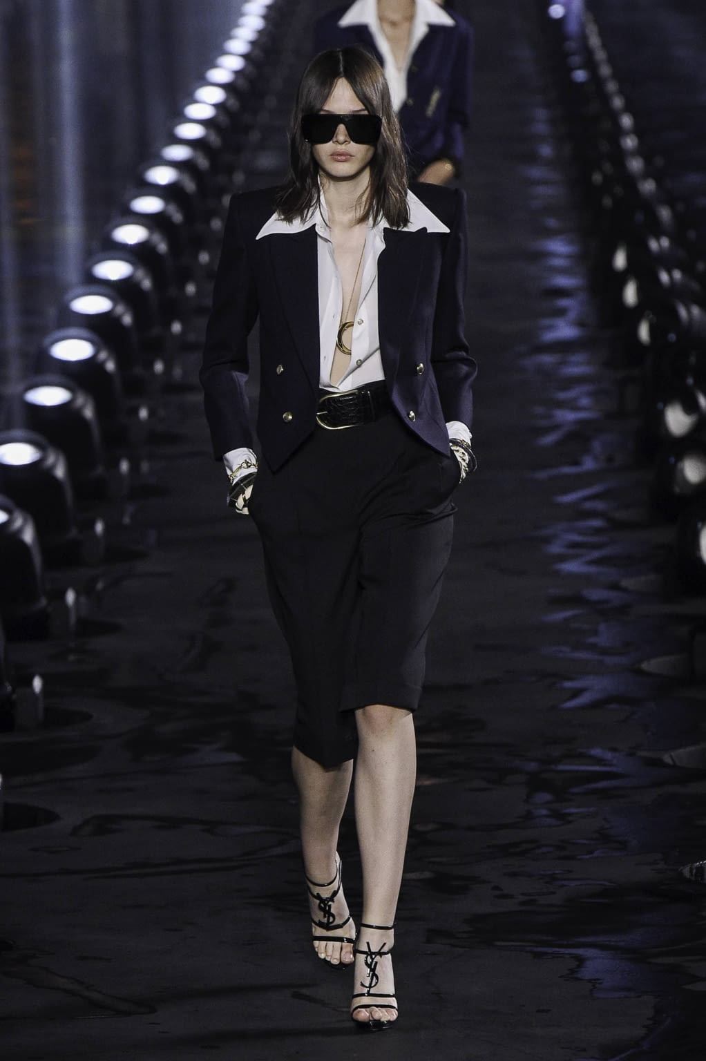 Fashion Week Paris Spring/Summer 2020 look 9 from the Saint Laurent collection 女装