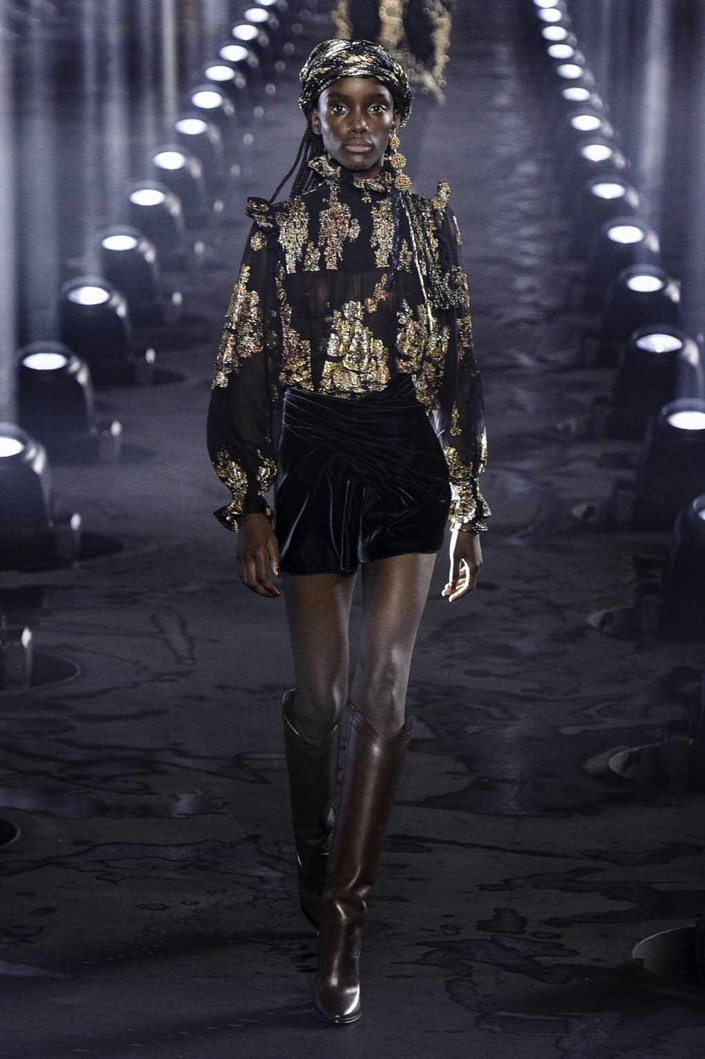 Fashion Week Paris Spring/Summer 2020 look 14 from the Saint Laurent collection 女装