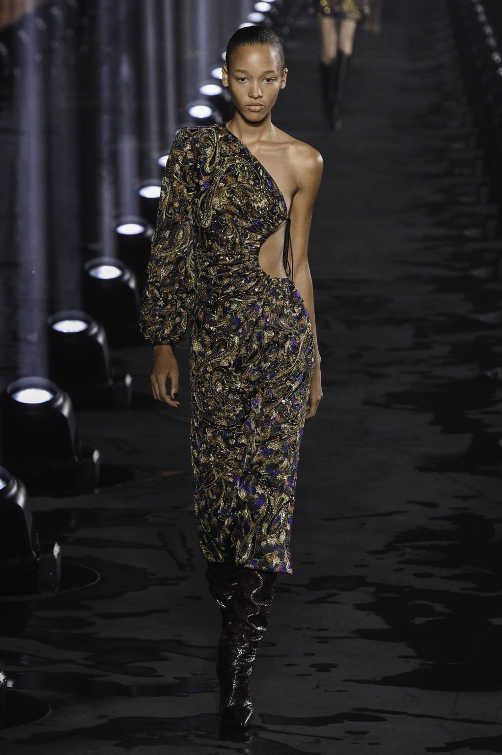 Fashion Week Paris Spring/Summer 2020 look 16 from the Saint Laurent collection 女装