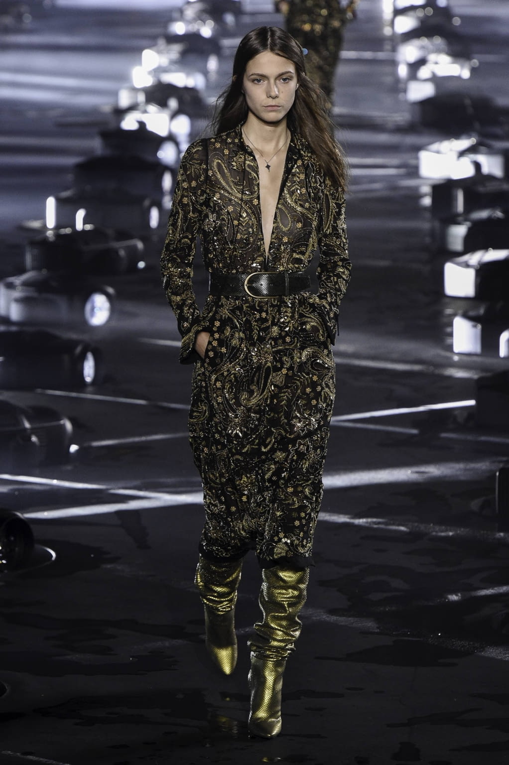Fashion Week Paris Spring/Summer 2020 look 24 from the Saint Laurent collection 女装