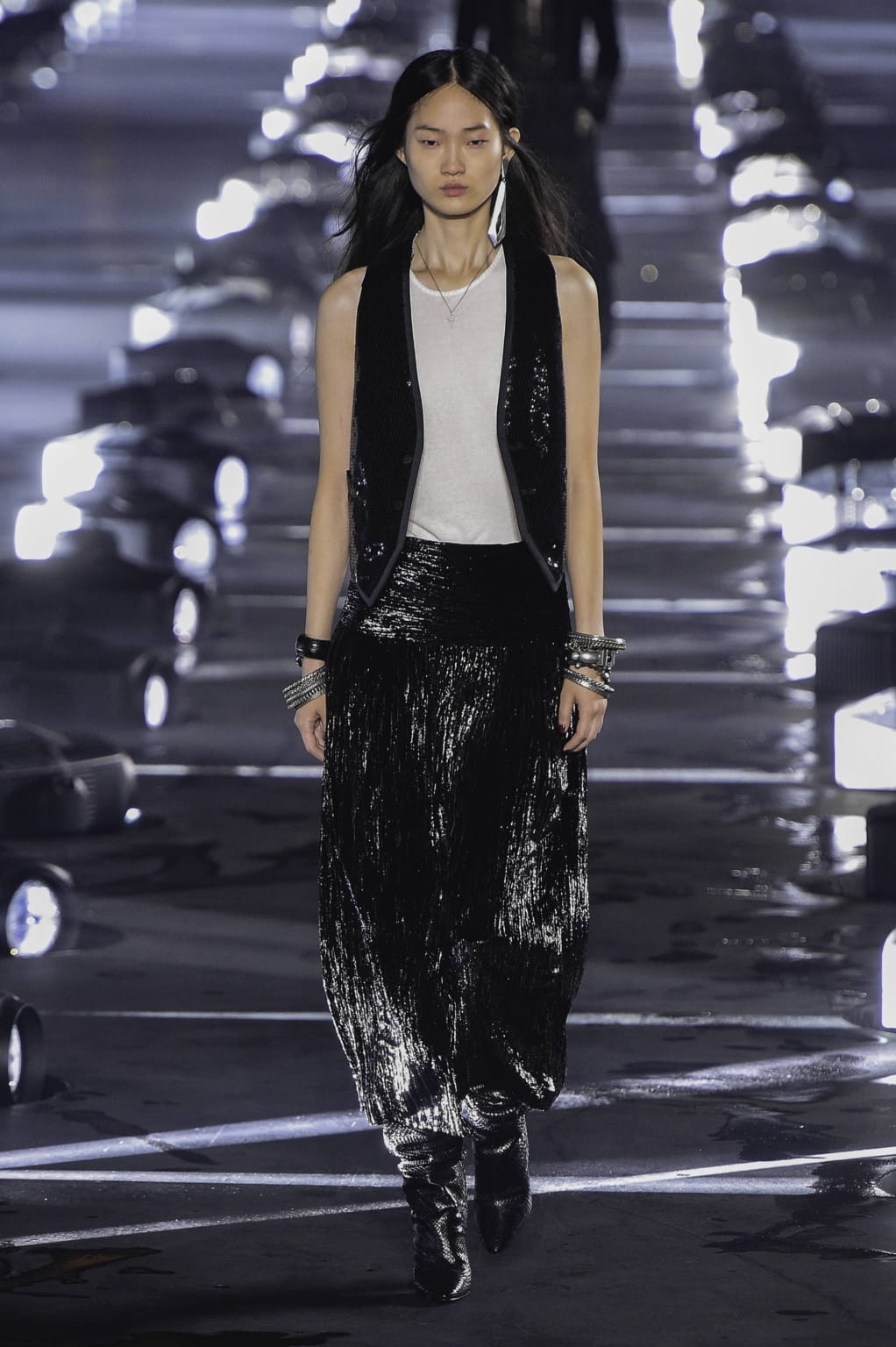 Fashion Week Paris Spring/Summer 2020 look 29 from the Saint Laurent collection 女装
